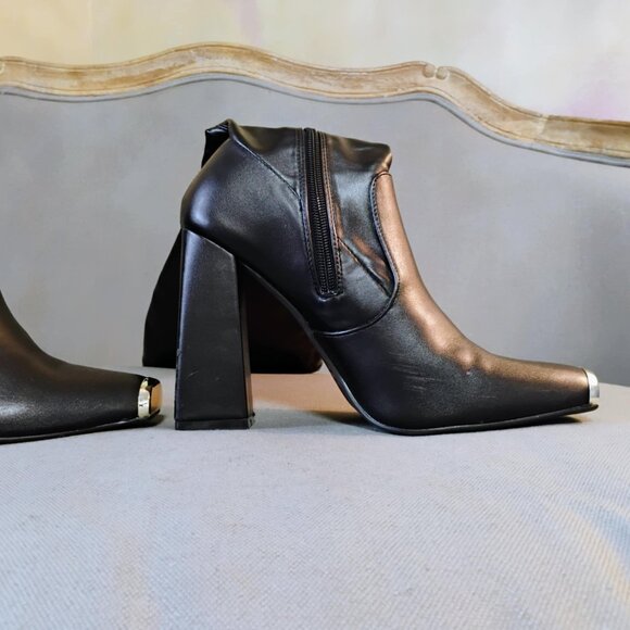 Sergio Todzi black vegan leather zip-up knee boots, size 38 - Picture 6 of 11